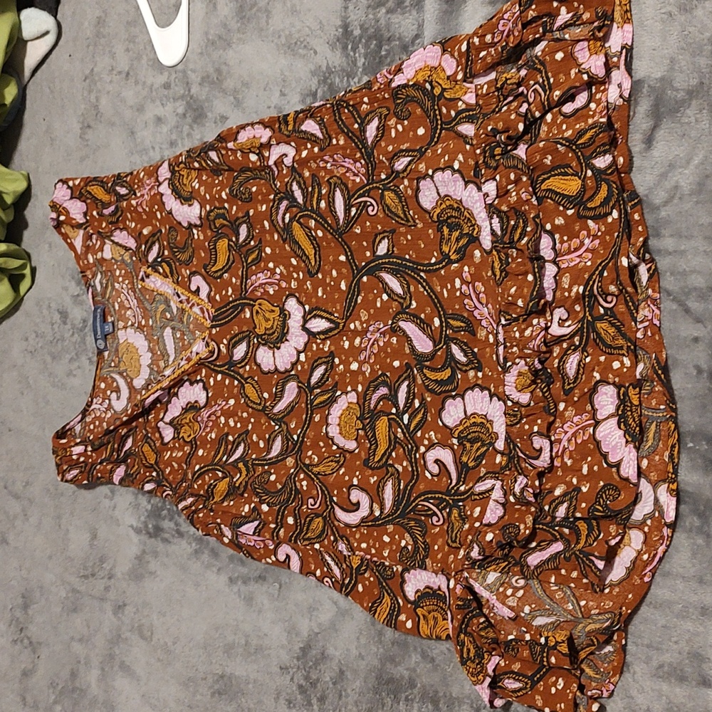 Tank top floral pattern by democracy